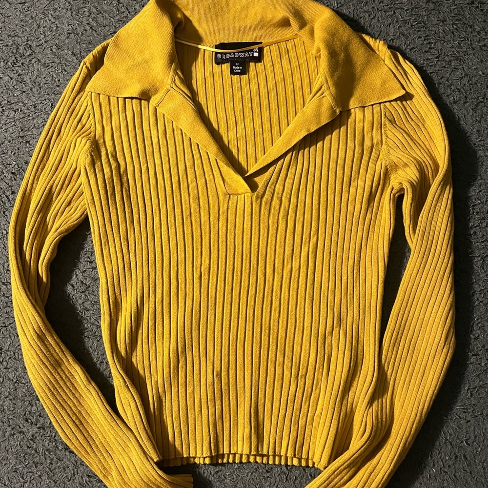 Broadway 38 Size Medium (M) Yellow Ribbed Sweater